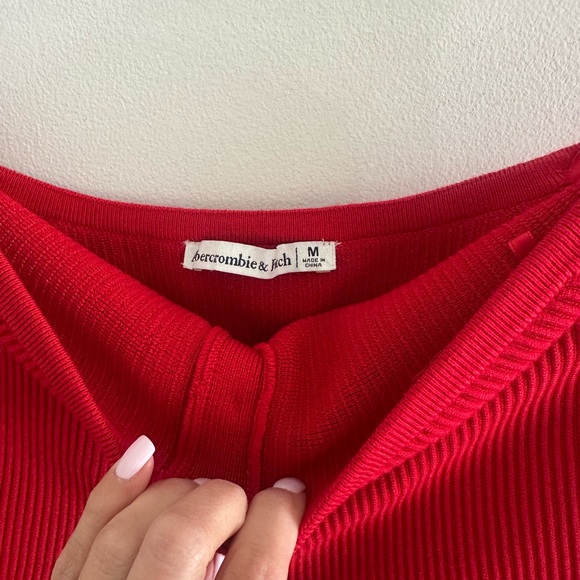 Abercrombie and Fitch ribbed red strapless button front top size medium - Picture 4 of 5